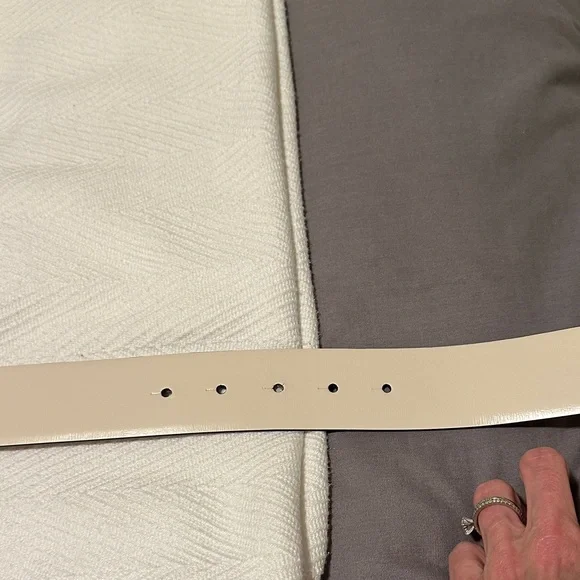 Valentino Garavani V-Logo Cream and Gold Belt size 85 (Small) - Picture 7 of 10